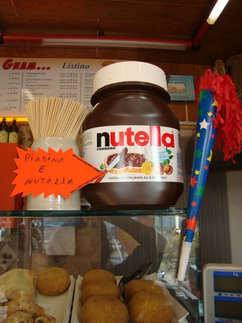 Piadina alla Nutella/Panzerotto alla Nutella Piadina alla Nutella/Panzerotto alla Nutella